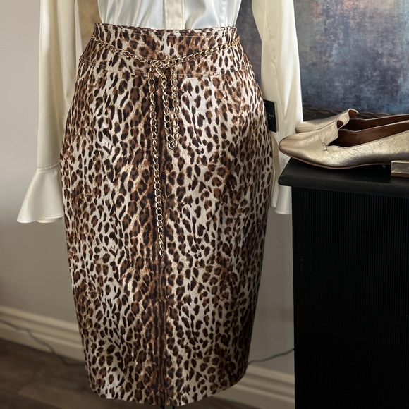 NWT Elegant& Stunning Leopard Print Pencil Skirt - Picture 2 of 2